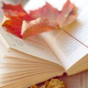 Dopada Cię jesienna deprecha? Wylecz się książkami!